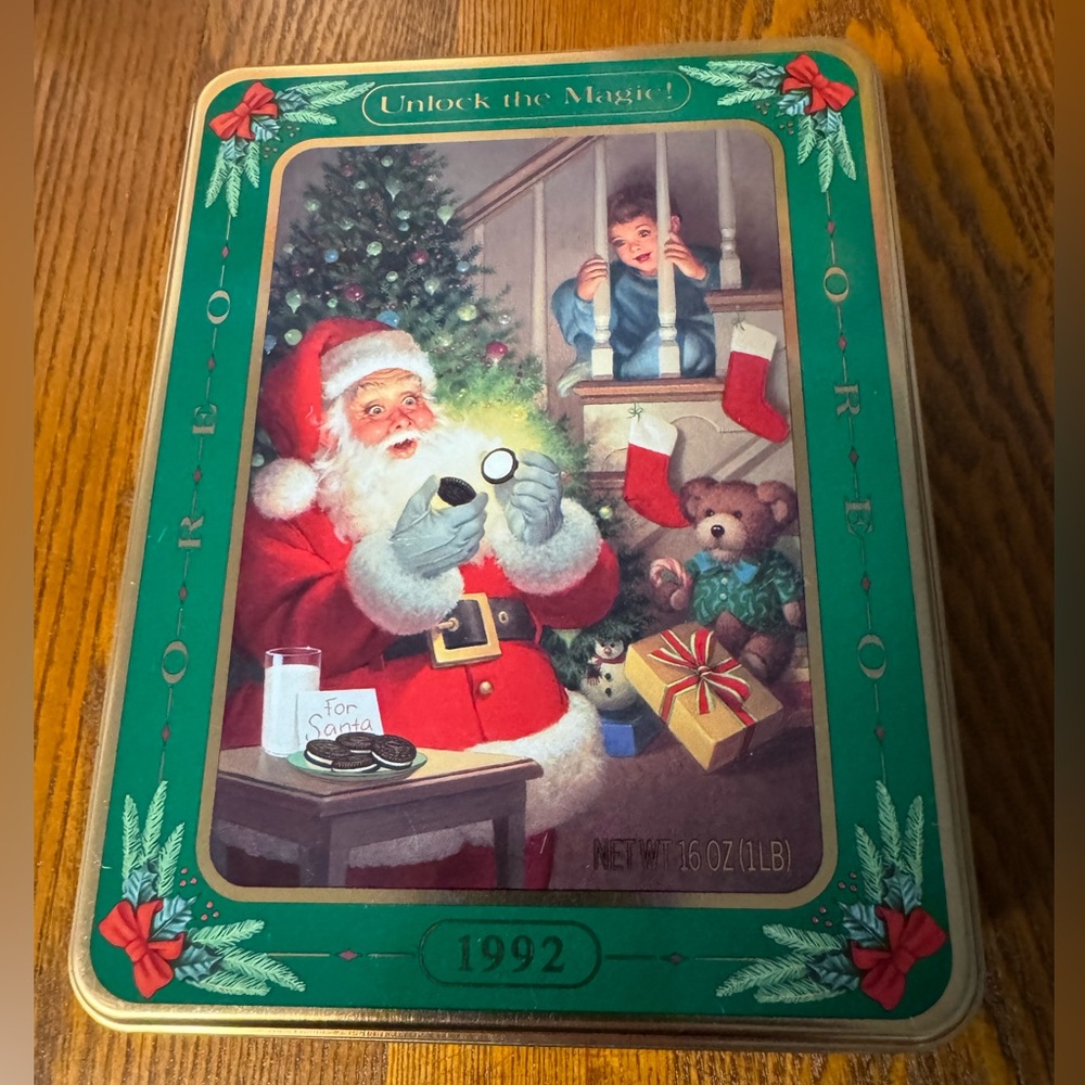 Oreo Unlock the Magic 1992 Christmas Tin ~ Good Condition, no Dents or Rust